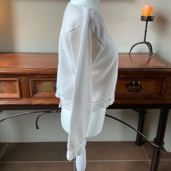 Moda Int’l Crochet Crop Sweater. White. Size S - Picture 6 of 9